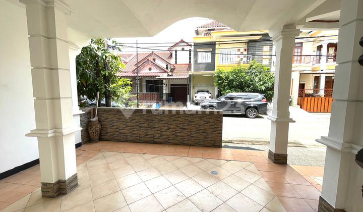 Strategic 2-Story Residence in Tole Iskandar Depok