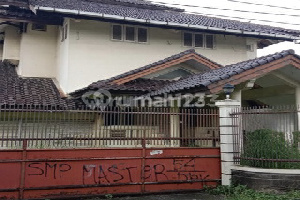 Strategic 3-Story House Near Depok Station