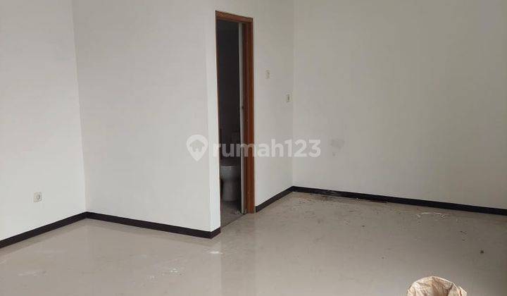 For Sale Rumah Baru Unfurnished SHM di Jalan Holis, Bandung 2