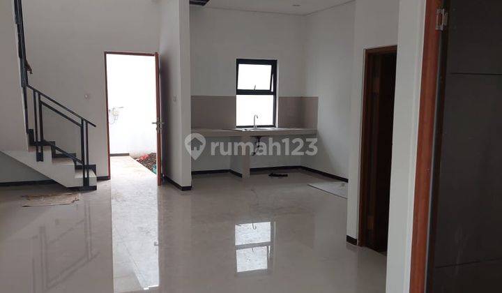 For Sale Rumah Baru Unfurnished SHM di Jalan Holis, Bandung 1