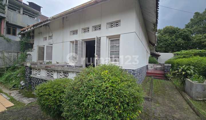 Disewakan Rumah Klasik Belanda Sayap Riau Strategis