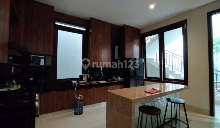 Rumah 2 Lantai Bagus SHM di Jalan Setra Duta, Bandung 1