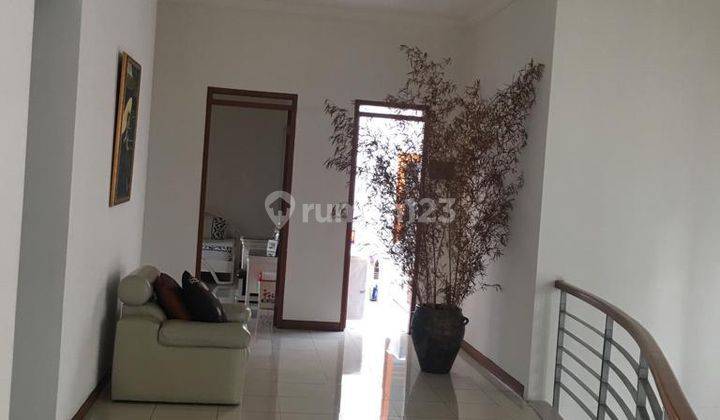 Rumah Minimalis 2 Lantai Bagus Semi Furnished SHM di Setra Duta 2