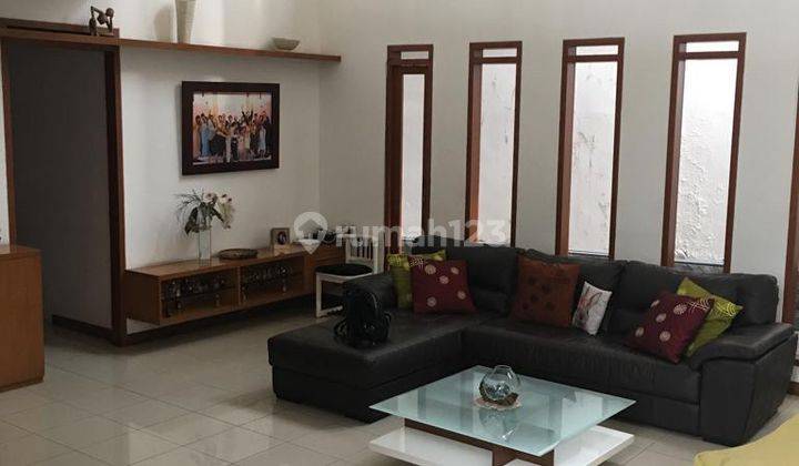 Rumah Minimalis 2 Lantai Bagus Semi Furnished SHM di Setra Duta 2