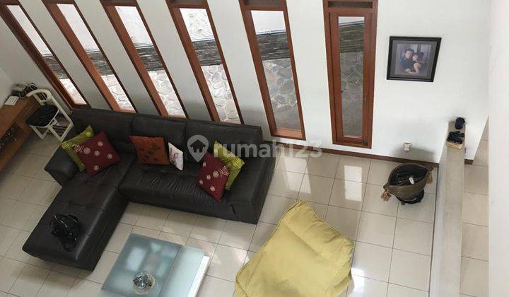 Rumah Minimalis 2 Lantai Bagus Semi Furnished SHM di Setra Duta 2