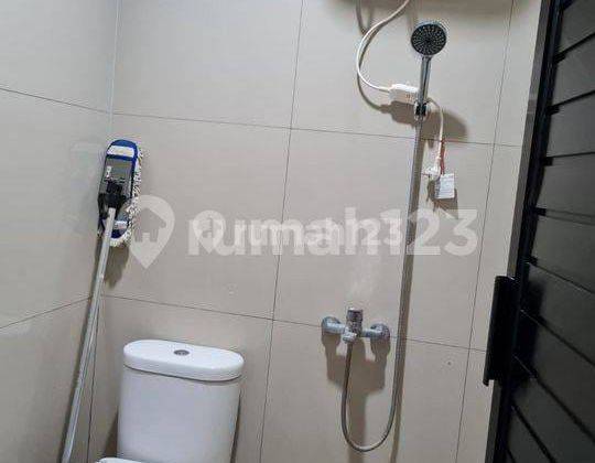 *Reposisi Harga Turun*  *Best Buy - Dijual Rumah Bagus Terawat Semi Furnish Termurah Murah Se Cigadung*   *Jarang Ada !!!*  SHM Luas Tanah : 108 m2 Luas Bangunan : 120 m2 Kamar Tidur: 4 Kamar Mandi: 3 Listrik: 2200 Watt Air: Sumur Carport : 2 Mobil Akses: 2