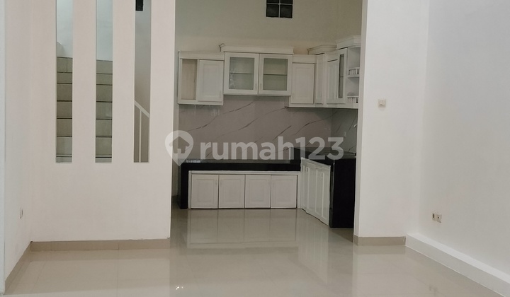 Lokasi Strategis Dekat Pintu Narogong , Rumah 1,5 Lantai Baru Selesai Renovasi Didalam Cluster Nang Nyaman Dan Asri Kota Wisata Cibubur , Bogor 2