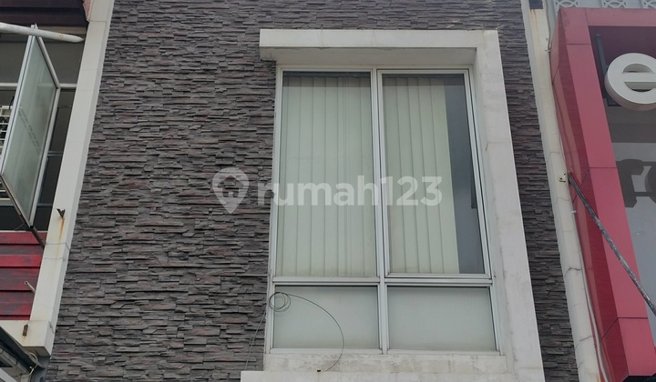 Lokasi Strategis Pinggir Jalan , Ruko 2 Lantai Siap Pakai di Commpark Kota Wisata , Cibubur , Bogor , Jawa Barat