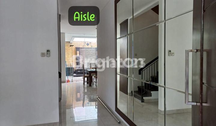 RUMAH SEMI FURNISHED LUAS TERAWAT DI HUNIAN BERKELAS RAFFLES HILLS CIBUBUR, JAKARTA TIMUR