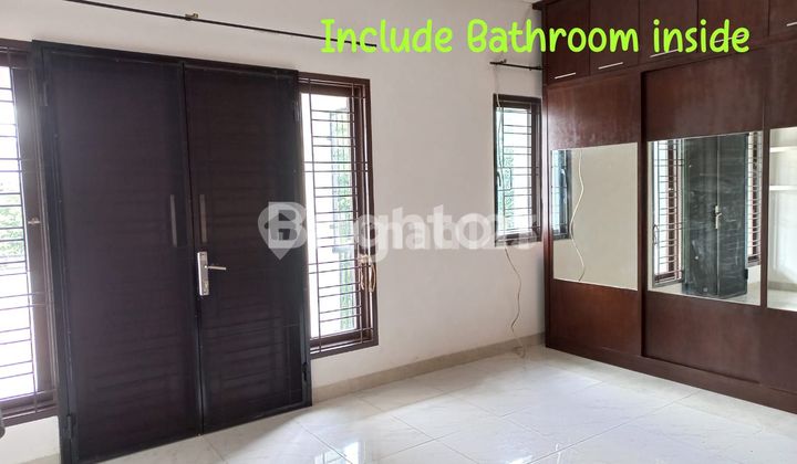 RUMAH SEMI FURNISHED LUAS TERAWAT DI HUNIAN BERKELAS RAFFLES HILLS CIBUBUR, JAKARTA TIMUR 2