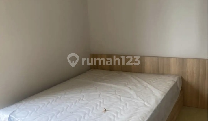 Rumah 3 1/2 Lantai, Semi Furnished Siap.huni. Lokasi Sangat Strategis di Imajihaus Greenwich, BSD City 2
