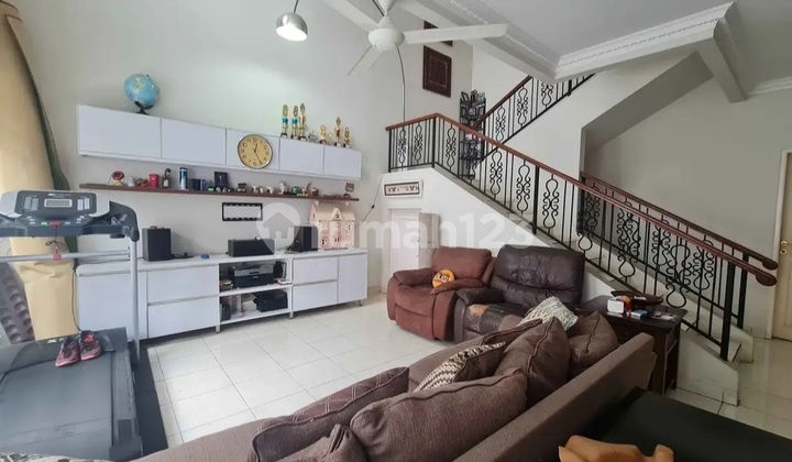 Rumah Mewah 2 Lantai Full Furnished Siap Huni dengan 4+2 Kamar Tidur di Legenda Wisata Cibubur 2