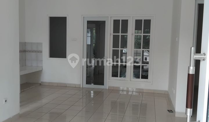 Rumah 2 Lantai, Unfurnished Siap Huni Dekat Pusat Perbelanjaan, Dekat Akses Tol di Kota Wisata Cibubur 2