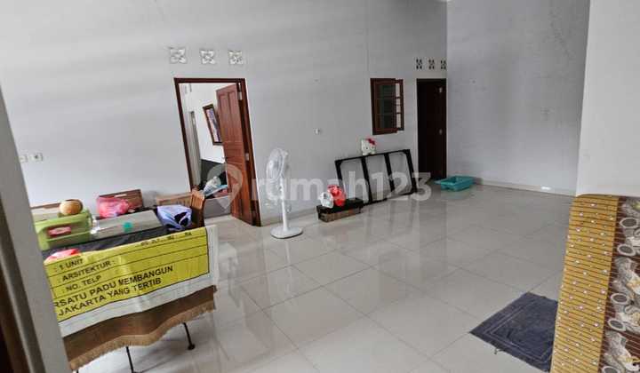 Strategic Location of a 2-Story House in Kelapa Gading, Gading Pratama V, North Jakarta 2