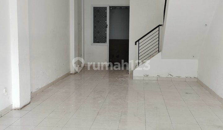 Strategic Location by the Roadside, 2-Story Ready-to-Use Shop House in Commpark Kota Wisata, Cibubur, Bogor, West Java 2