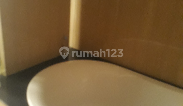 DISEWAKAN RUMAH MINIMALIS MODERN  ROYAL RESIDENCE BARU RENOV SIAP HUNI (Jalan Utama dan Luar Cluster )Tinggal Bawa Koper 24