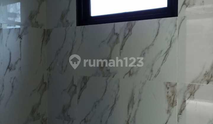 DIJUAL RUMAH BARU GRESS DI MENGANTI PERMAI  8