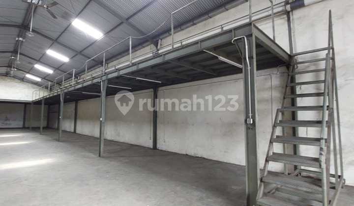 Warehouse for Rent in Margomulyo Ready to Use