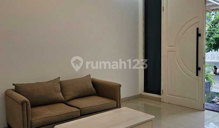 Disewakan Rumah Furnish di Villa Bukit Regency Pakuwon Indah 2