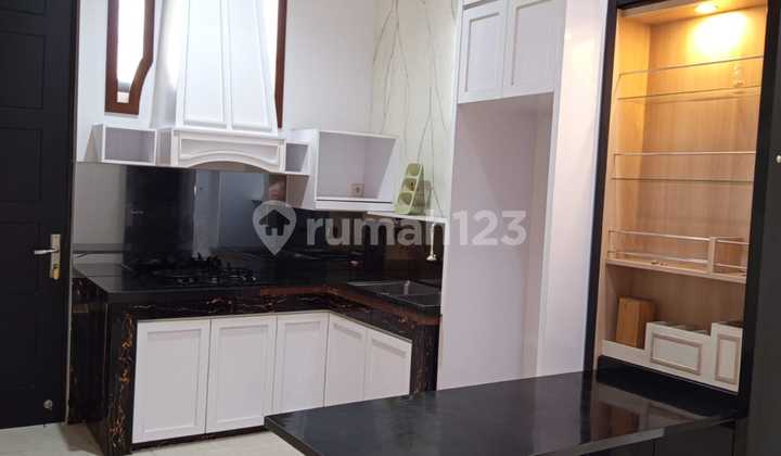 Disewakan Rumah Furnish di The Mansion Pakuwon Indah 2