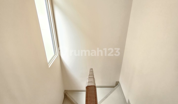 Dijual Rumah Murah Banget, Siap Huni, Di Cluster Thomson Gading Serpong 2