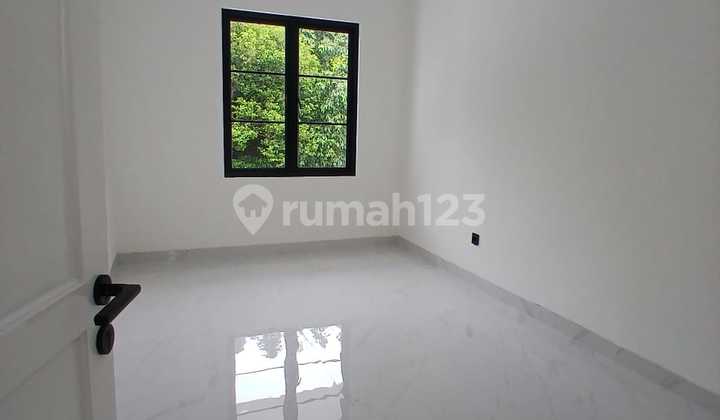 Dijual Cepat Rumah Baru di Delatinos BSD