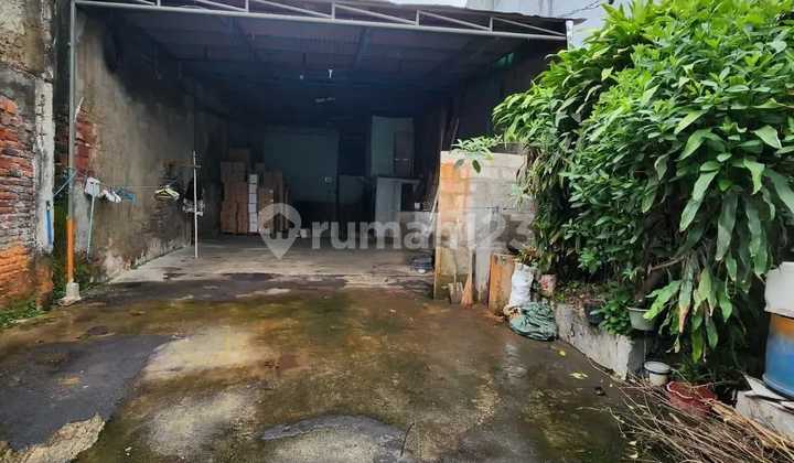 For Sale: Fast Sale Warehouse and Old House in Tambora Jembatan Lima, West Jakarta