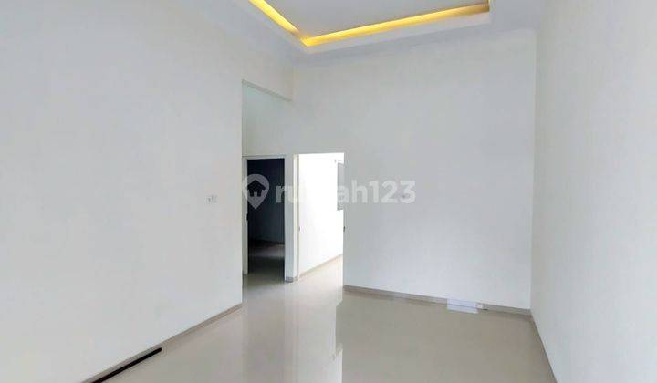 Rumah modern dekat jalan raya sukarno hatta di Pedurungan Tengah Semarang Timur 2