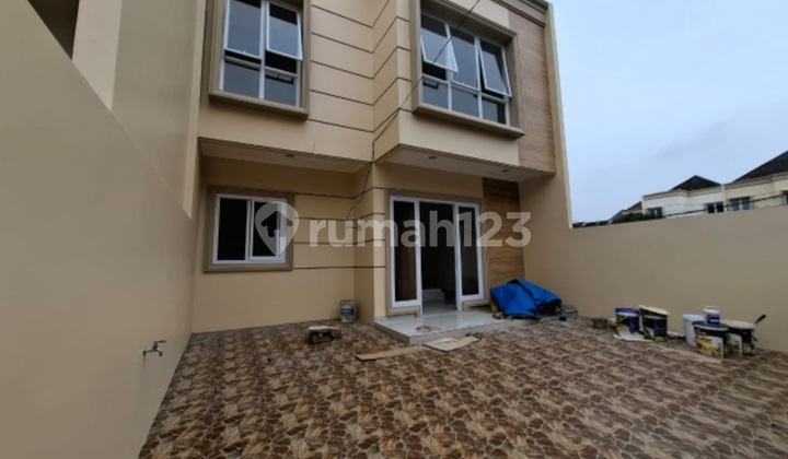 Dijual Cepat Rumah Baru.2 Lantai Bangunan Mandiri Sektor.7 Gading Serpong Tangerang