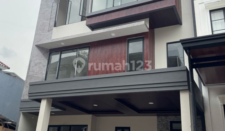 Rumah Bangunan Mandiri 3 Lantai Atlanta Village Gading Serpong