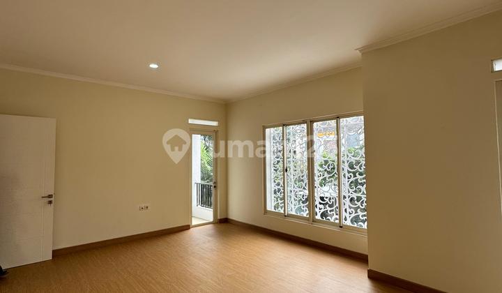 kamar tidur rumah rapi cluster darwin gading