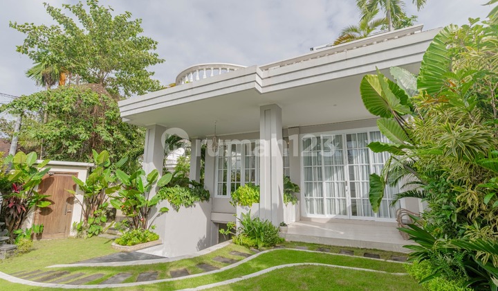 Freehold Modern American-Style Villa For Sale Near Pererenan Beach, Bali