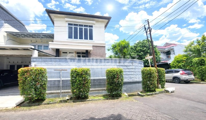 Rumah Hook Modern Luas di Bintaro Area Dekat Kampus dan Mall
