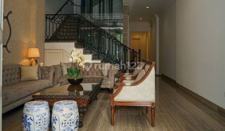 Rumah Mewah 3 Lantai Furnished Lift di Kebayoran Baru 2