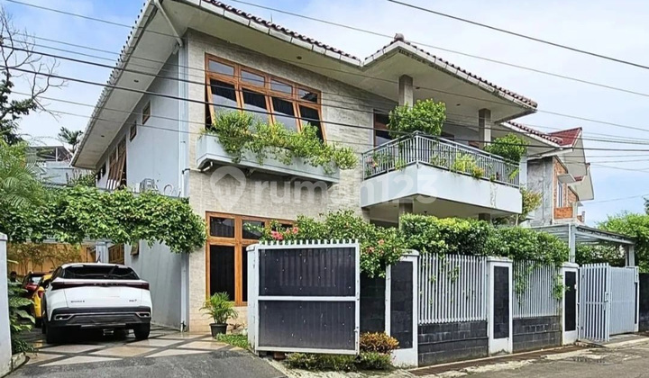 Rumah Modern dan Luas di Buncit Mampang Prapatan