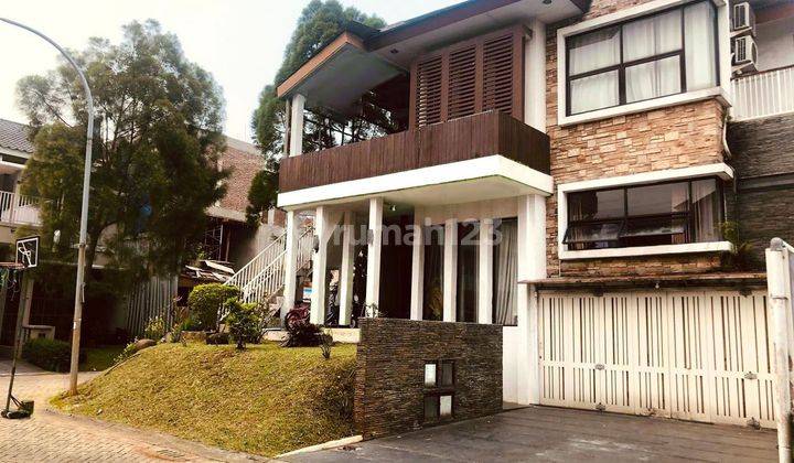 Rumah Hook Modern Kolam Renang di Kebayoran Bintaro  2