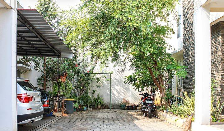 Rumah 2 Lantai Modern di The Olive Town House Kalibata Pancoran  2