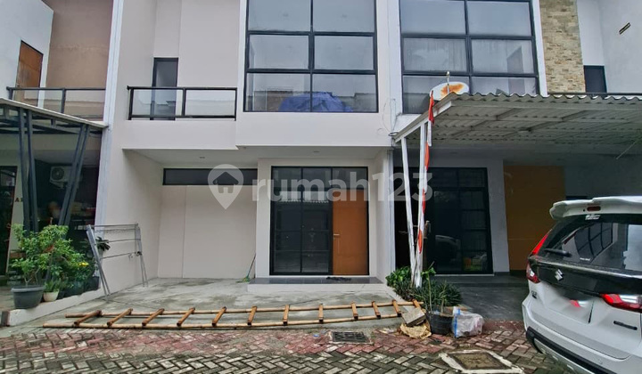 Jual Rumah 2 Lantai Siap Huni Dekat Kampus UPJ Bintaro