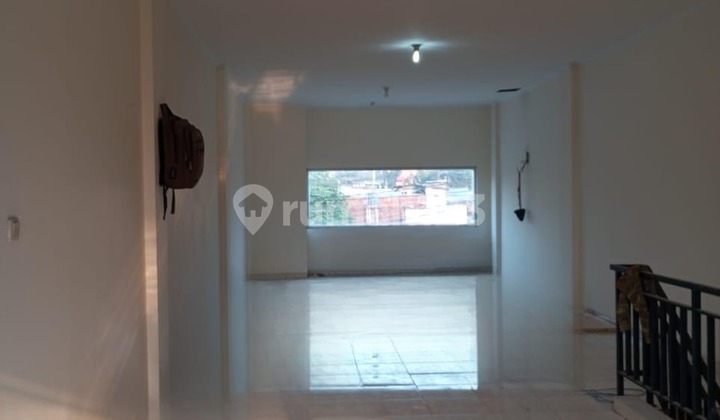 Ready-to-Use Shop House with Strategic Location by the Main Road @East Ciputat, South Tangerang Ready-to-Use Shop House with Strategic Location by the Main Road @East Ciputat, South Tangerang