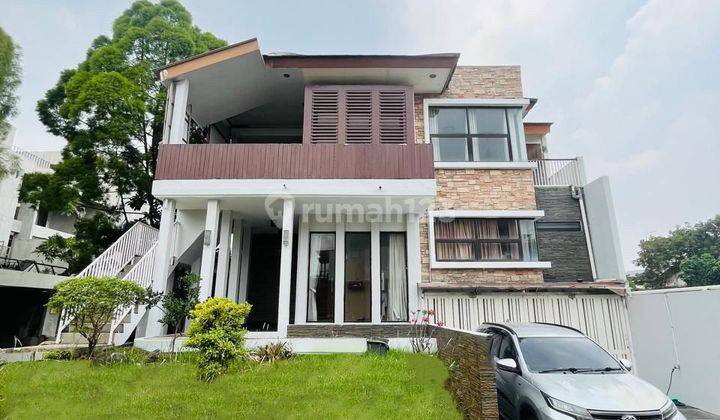 Rumah Hook Modern Kolam Renang di Kebayoran Bintaro  1