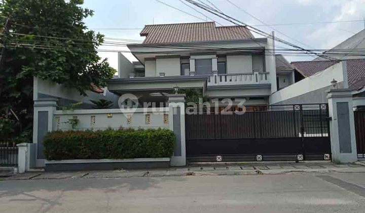 Spacious Affordable House in Cilandak Near MRT