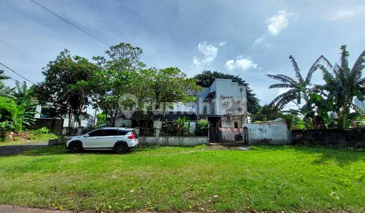 For Quick Sale House with Hook and Spacious Carport in Bintaro, South Jakarta