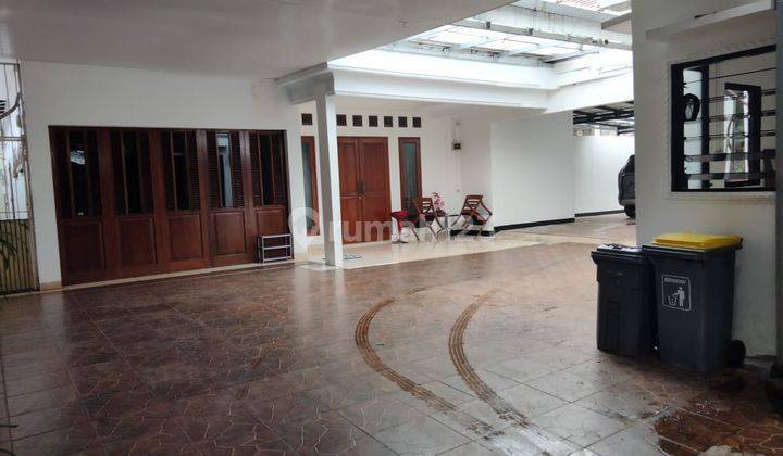 Rumah Hitung Tanah Lokasi Strategis Dan Premium di Kemang 1