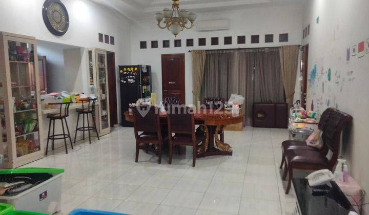 Rumah Hitung Tanah Lokasi Strategis Dan Premium di Kemang 2