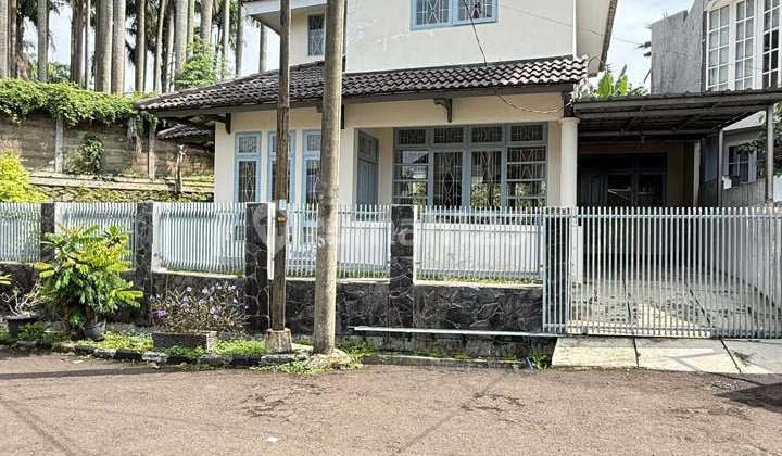Rumah Modern dan Luas di Bintaro Sektor 9