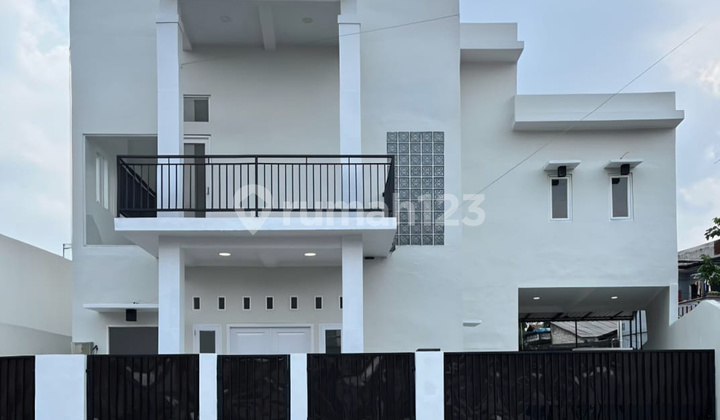 Rumah Minimalis Modern di Komplek Ciputat Baru