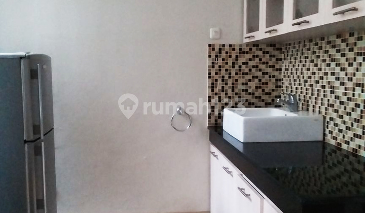 Rumah Luas 2 Lantai di Komplek Kebayoran Sektor 7 2