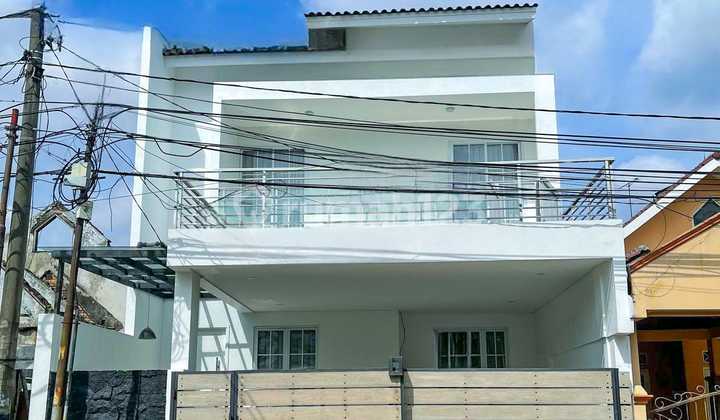 Jual Rumah Full Renovasi Siap Huni di Villa Bintaro 2