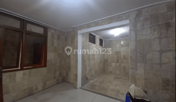 Ruang Usaha Untuk Kantor Murah Mewah Strategis di Tebet 6