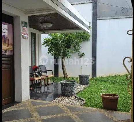 Rumah Cantik Asri 2 Lantai Bebas Banjir Dekat Stasiun Tebet 1